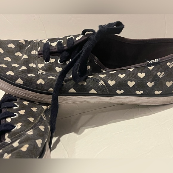 Taylor Swift Keds Women’s Shoes Size 8 Champion Hearts 1989 Trendy Era Swiftie - Picture 9 of 11